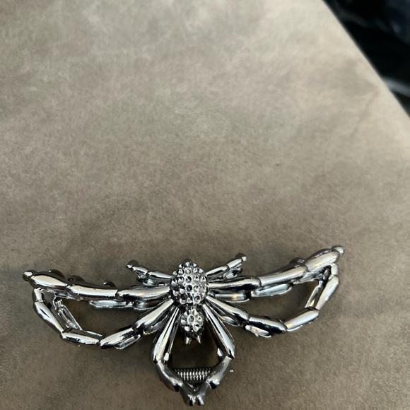 Metal Hair Claw Clips for Women | Emo Goth Spider Design Tight Metal Clip - Picture 4 of 12